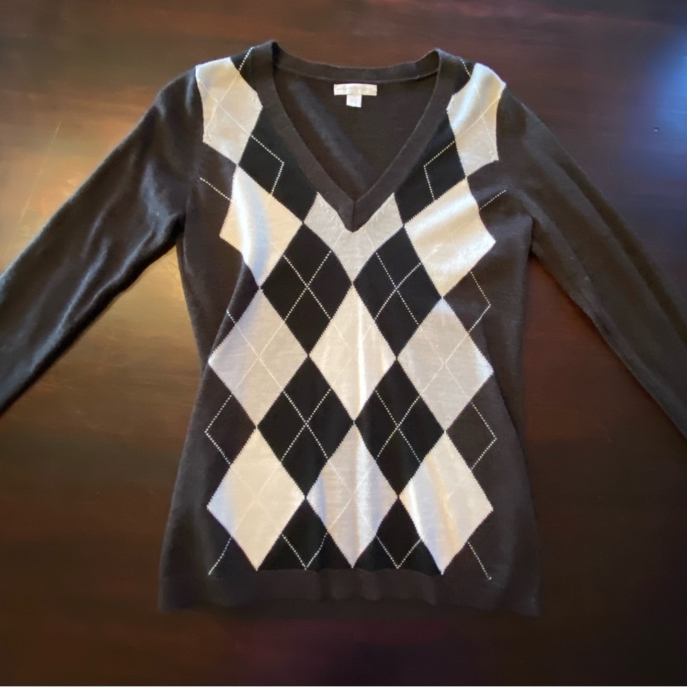 New York & Co Black and white Argyle V-Neck Sweater, size xs
